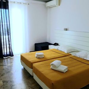 Zimmer mit Kingsize-Bett